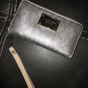 Michael Kors wristlet